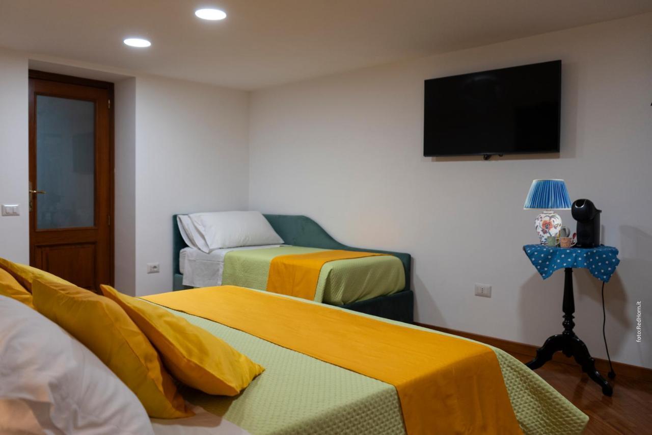 Two Rooms Chiaia 37 Napoli Ngoại thất bức ảnh