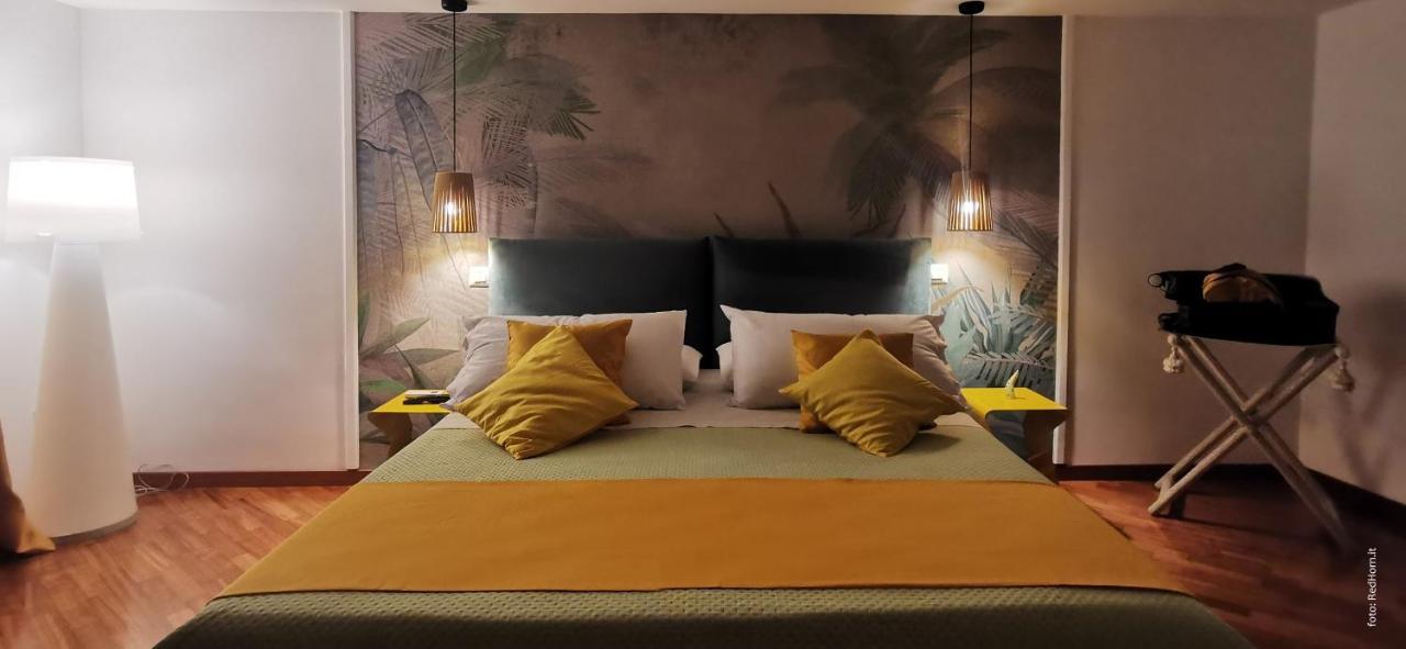 Two Rooms Chiaia 37 Napoli Ngoại thất bức ảnh