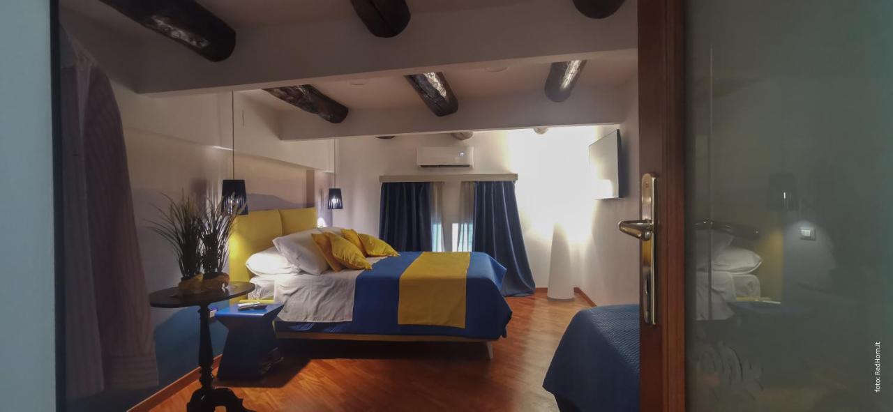 Two Rooms Chiaia 37 Napoli Ngoại thất bức ảnh