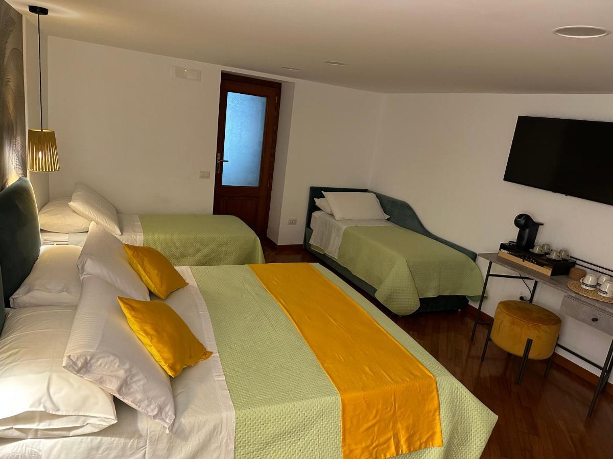Two Rooms Chiaia 37 Napoli Ngoại thất bức ảnh